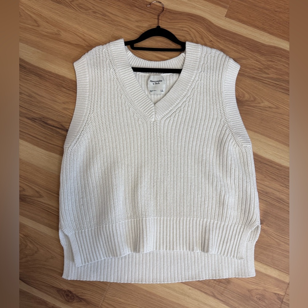Abercrombie & Fitch White Knit Vest Classic V-Neck